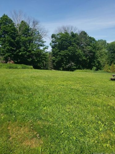 461 Wall St, Hebron CT  06248-1330 exterior
