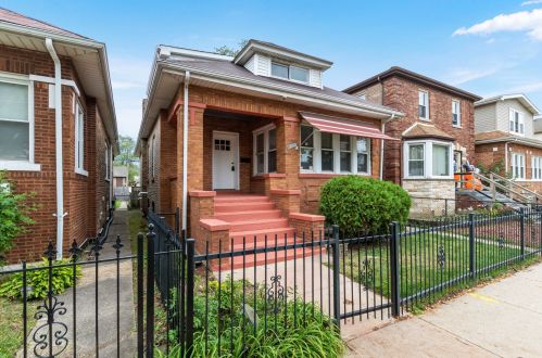 8317 Merrill Ave, Chicago, IL 60617-1849