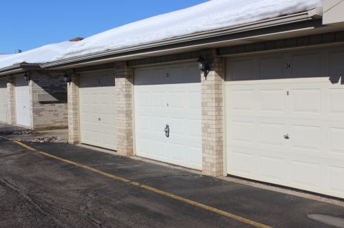 6835 Forestview Dr, Oak Forest IL  60452-1600 exterior
