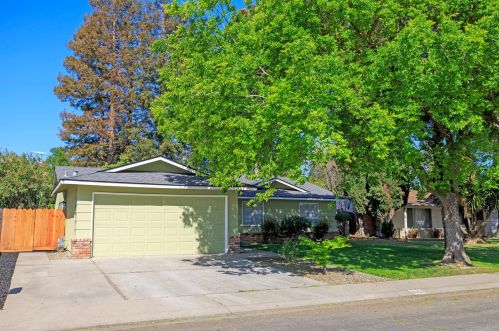 3801 Lamborghini Ln, Modesto, CA 95356-1928