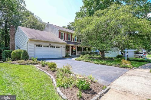 5622 Kemp Ln, Springfield, VA 22015-2040