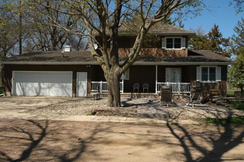 55577 715th St, Jackson, MN 56143-3263