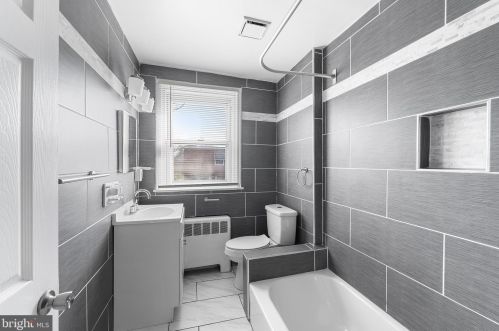 3237 Guilford St, Philadelphia PA 19152-4504 exterior