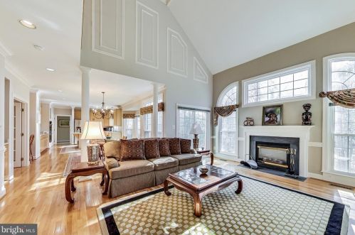 6420 Lake Meadow Dr, Springfield VA  22015-3927 exterior