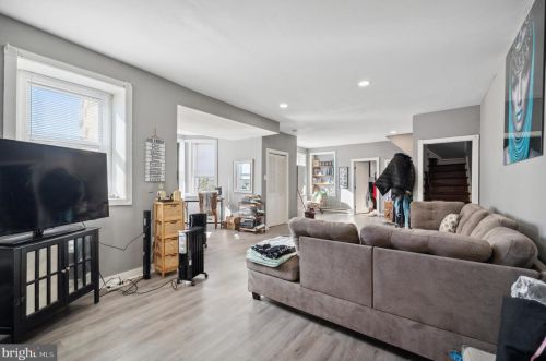 630 Chelten Ave, Philadelphia PA 19126-3824 exterior