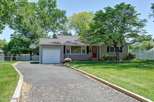 93 Martin Dr, Lincroft, NJ 07738-1314