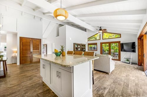 1091 Kalapaki St, Honolulu HI  96825-2710 exterior