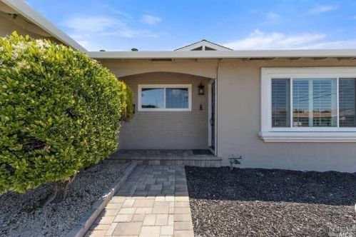 7100 York Ct, Pleasanton, CA 94568-2150