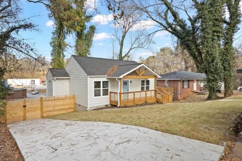 2732 Miles Cir, Atlanta GA  30344-3743 exterior