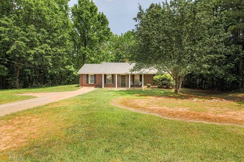 71 Leonard Rd, Lagrange, GA 30241-9330