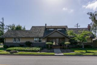 203 Chaucer Dr, Salinas, CA 93901-1735