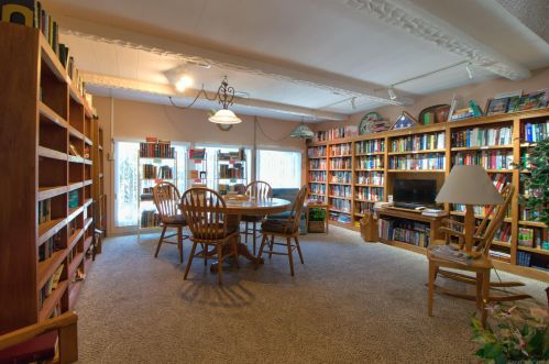 1600 Vista Way, Vista CA 92084-3424 exterior