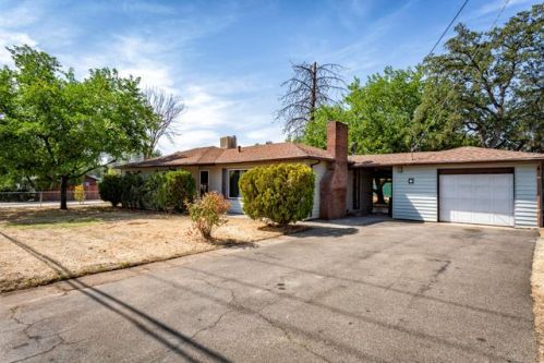 2288 Oxford Rd, Redding, CA 96002-0806