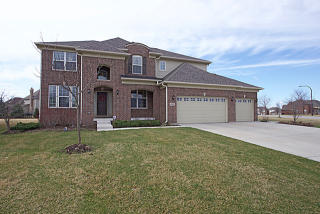 5304 Cedar Dr, Naperville, IL 60564-1138