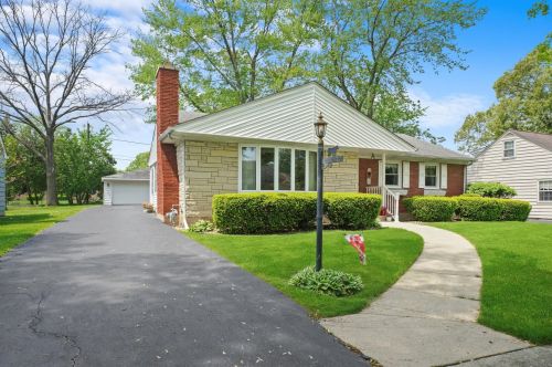 1350 Perry St, Crete, IL 60417-3025