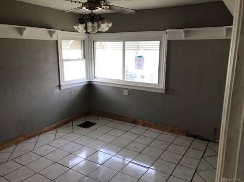 1527 Parker St, Springfield, OH 45503-3511