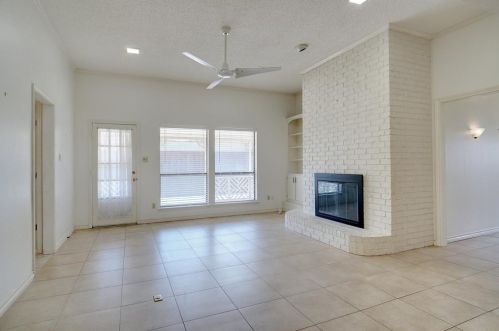 5207 Ledgestone Dr, Fort Worth TX  76132-2020 exterior