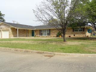 2201 Cedar Ave, Duncan OK  73533-2029 exterior