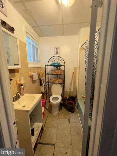 4030 6th St, Philadelphia, PA 19140-2502