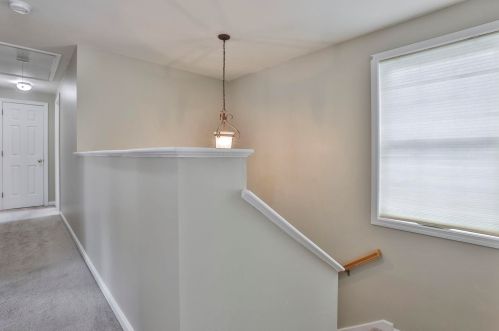 32 Barbara Ln, Hudson NH  03051-3770 exterior