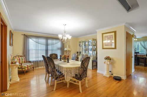 6800 Oakton Ct, Niles IL  60714-3013 exterior