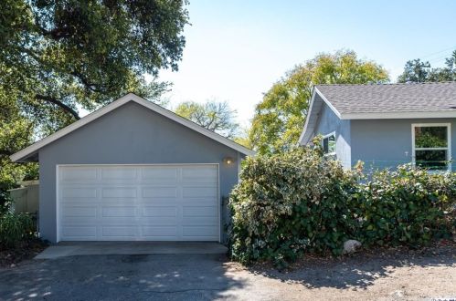 5124 Ln Crescenta Ave, Glendale CA 91214-2117 exterior