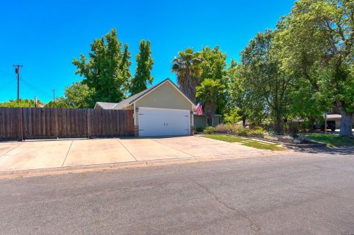 8200 Madison Ave, Fair Oaks, CA 95628-3721