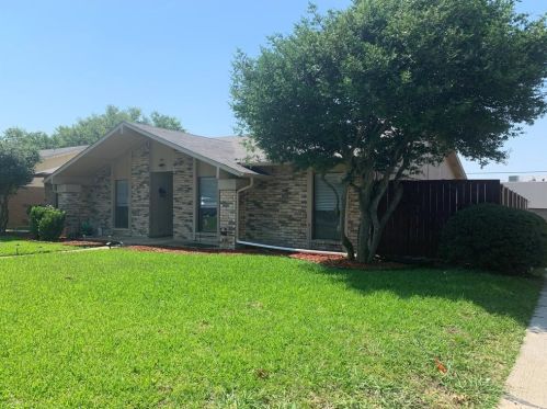 952 Lombardy Dr, Plano TX  75023-7106 exterior
