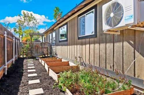 4501 Larchwood Pl, Riverside CA  92506-1189 exterior