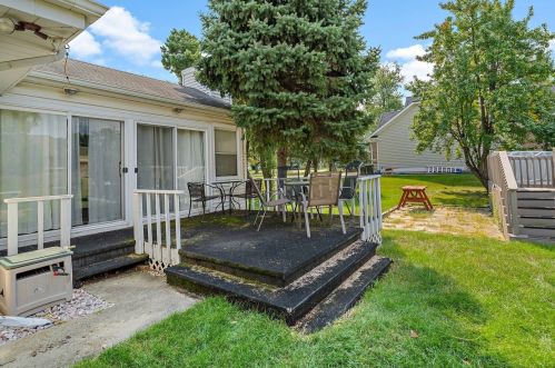 6806 Quincy St, Willowbrook IL  60527-5363 exterior