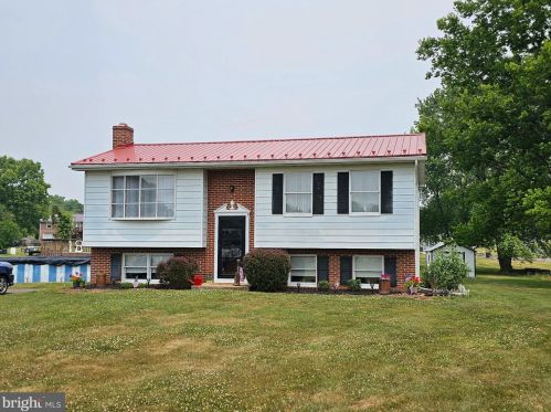 60 Weeping Willow Rd, Falling Waters, WV 25419-4781