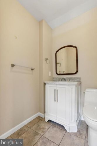 28 Gravers Ln, Philadelphia PA 19118-4132 exterior