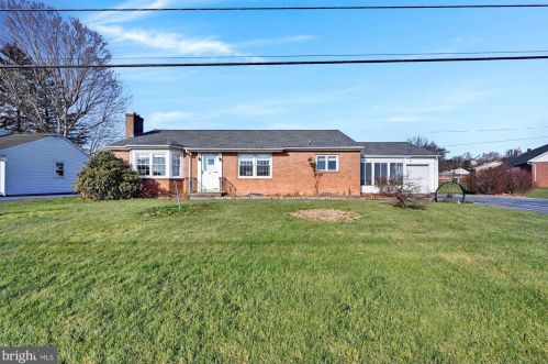 90 Clearview Rd, Ephrata, PA 17522-8424