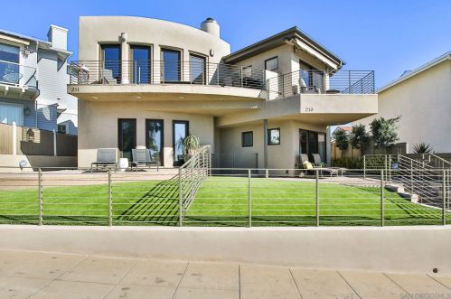 213 3rd St, Encinitas, CA 92024-3202