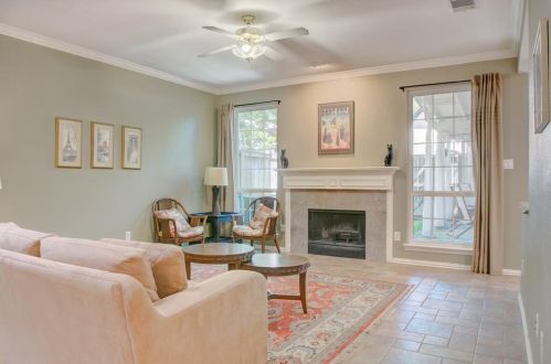 8655 Brittania Ct, Dallas, TX 75243-8032