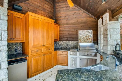 9904 Charthouse Cv, Austin TX  78730-3566 exterior