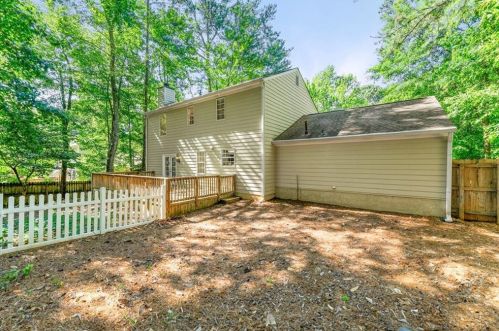250 Crab Orchard Way, Roswell GA  30076-2352 exterior