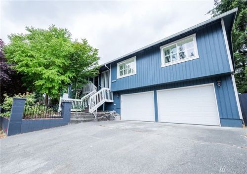 3914 10 St, Seattle WA  98056-3581 exterior