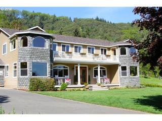 1380 Loredo Dr, Roseburg, OR 97471-8260