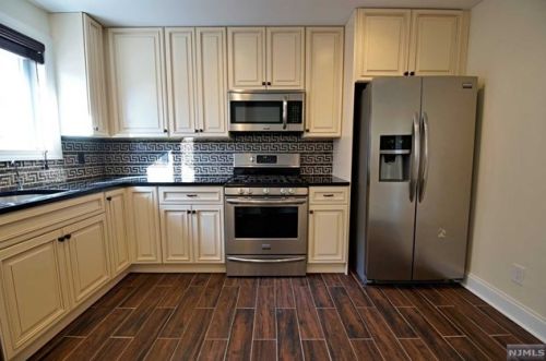 356 Undercliff Ave, Edgewater NJ  07020-7251 exterior