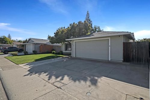 8220 Sunland Ct, Citrus Heights, CA 95610-2665