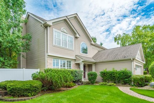 5743 Breezeland Rd, Carpentersville, IL 60110-3343
