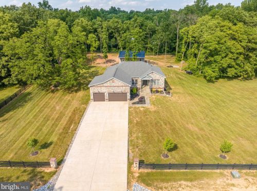 56 Piscataway Ln, Hedgesville, WV 25427-4454