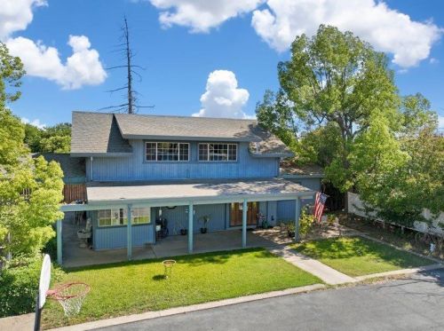 9716 Waterman Rd, Elk Grove, CA 95624-4012