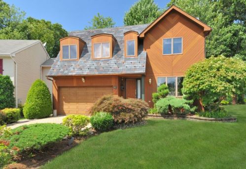 40 Pieretti Ct, Bloomfield, NJ 07003-5548