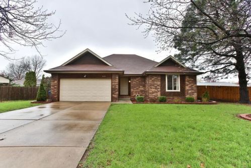 915 Fort Ct, Nixa, MO 65714-9251