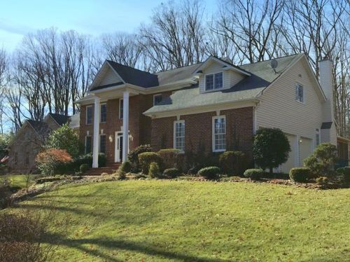 3708 Rust Rd, Annandale, VA 22003-1527