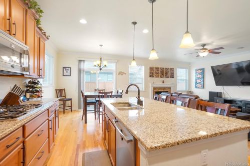 11542 Chambers Dr, Denver CO  80022-6607 exterior