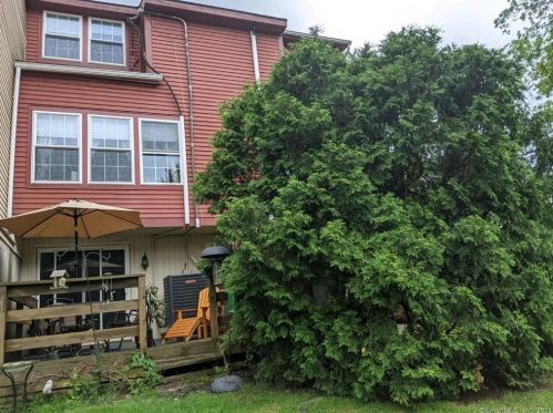 76 Rising Trail Dr, Middletown CT  06457-1671 exterior