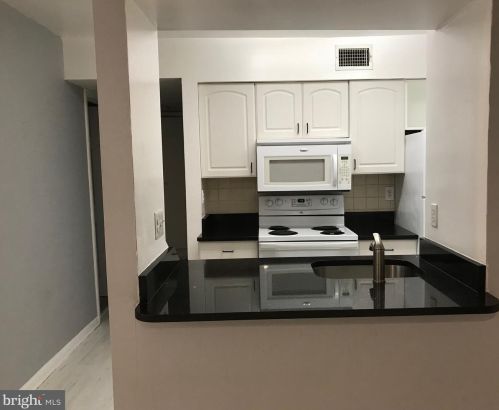 5805 Royal Ridge Dr, Springfield, VA 22152-1021